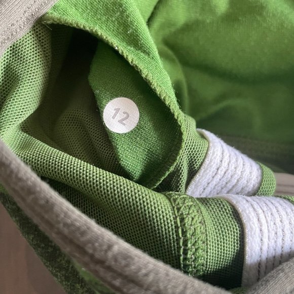 Lululemon Deep V Tank Top  *Green Leaf* Size 12 - Picture 7 of 7